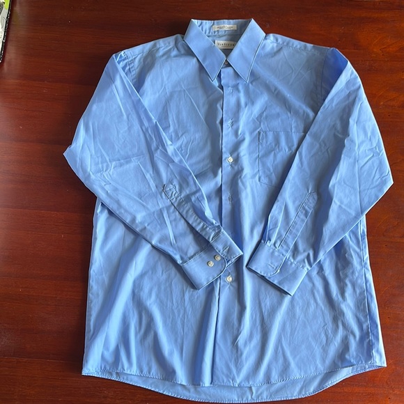 Van Heusen Dress Shirt Size 16 1/2 32/33 (Large) Light Blue - Picture 2 of 4